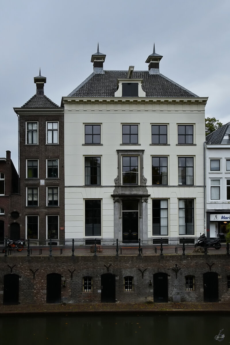 Payenborg ist ein Stadtschloss aus dem 14. Jahrhundert und dient heute als Wohn- und B�rogeb�ude. (Utrecht, September 2026)
