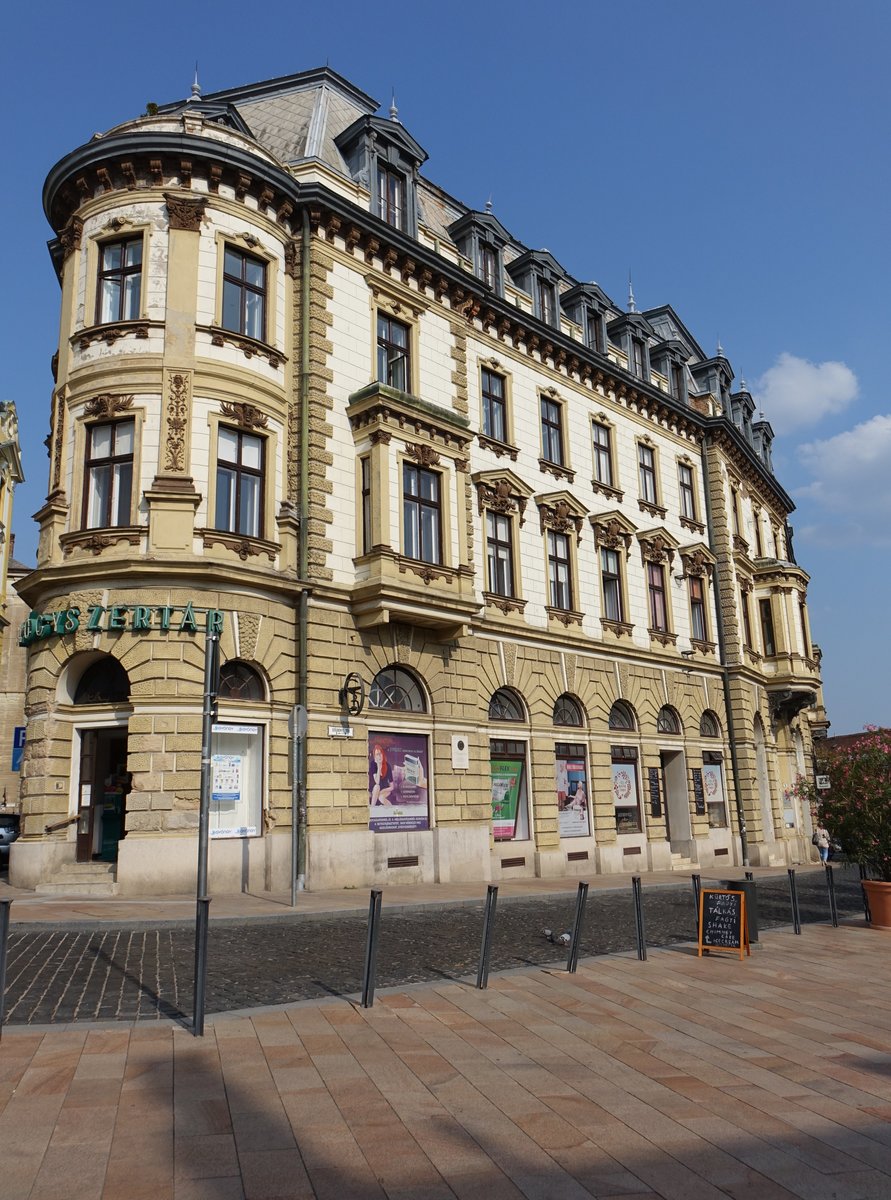 Pecs, Gebude in der Munkascy Mihaly Utca in der Altstadt (31.08.2018)