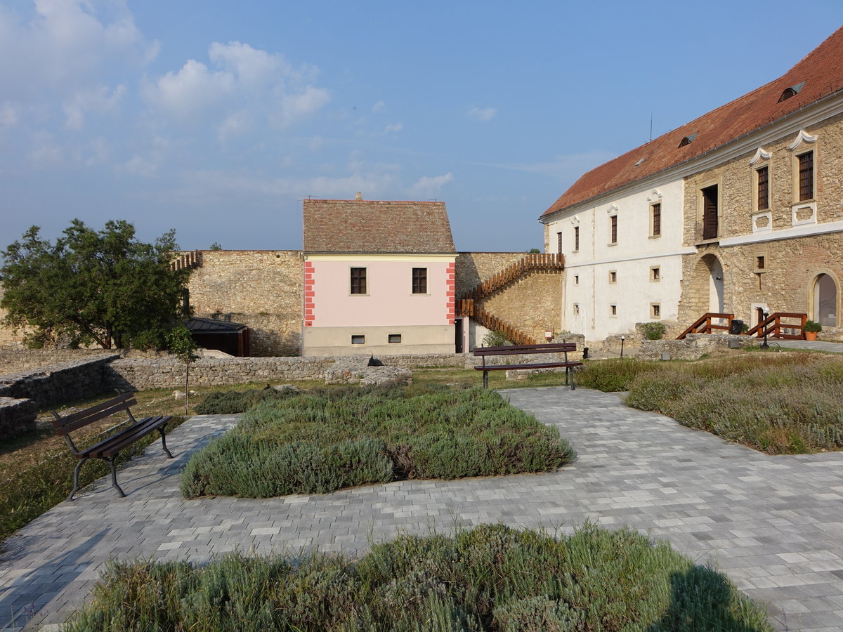 Pecsvarad, mittelalterliche Bischofsburg, heute Museum und Hotel (01.09.2018)