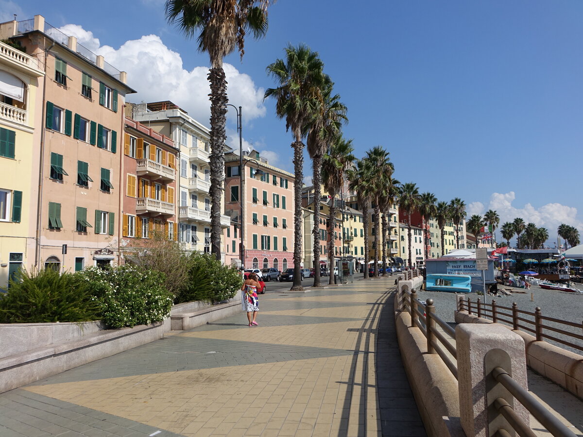 Pegli, Huser an der Strandpromenade Lungomare (02.10.2021)