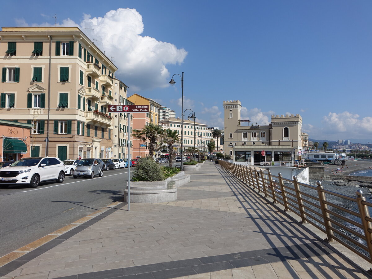 Pegli, Lungomare mit Hotel Castello Miramare (02.10.2021)