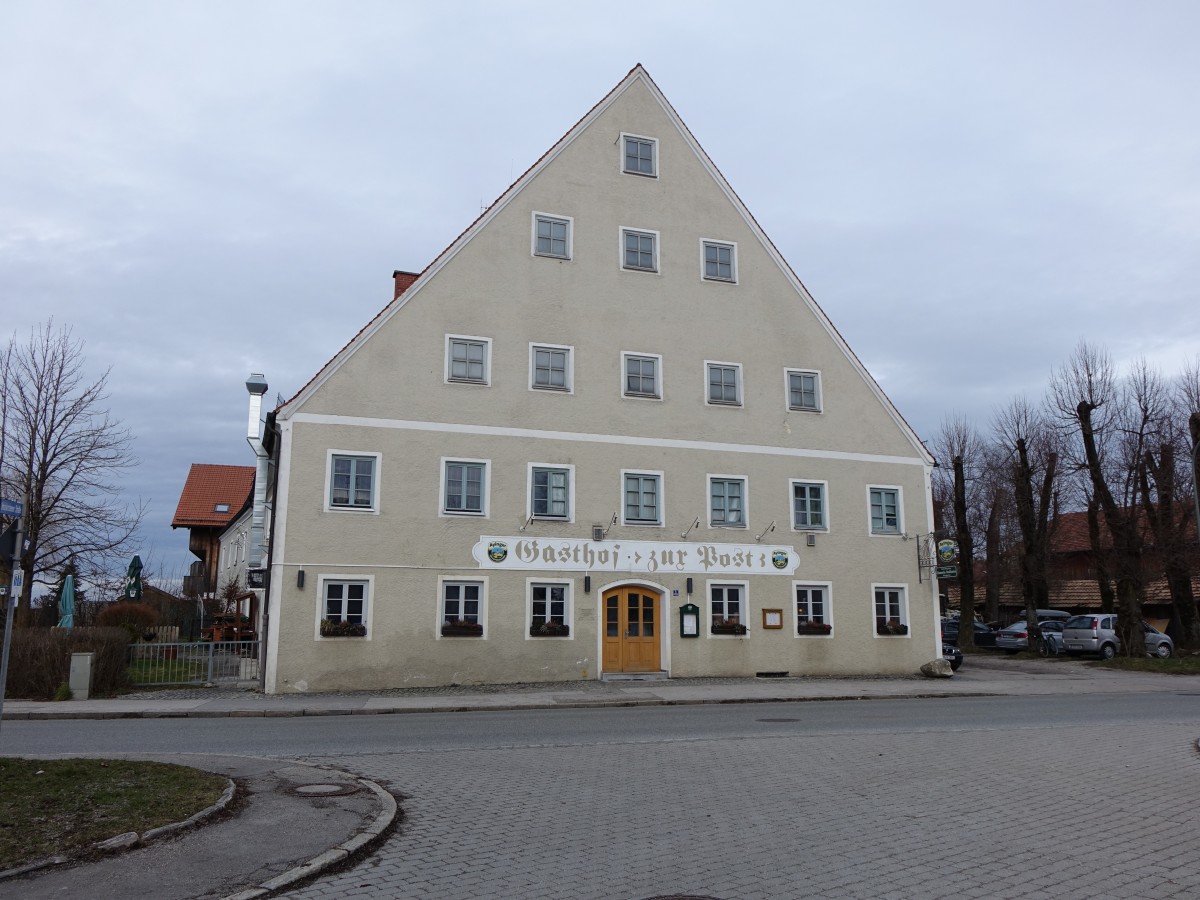 Pei, Gasthof zur Post, ehem. Reichsposthalterei, sieben Achsen breiter Steilgiebelbau mit Putzbandgliederungen, erbaut im 17. Jahrhundert (09.02.2016)