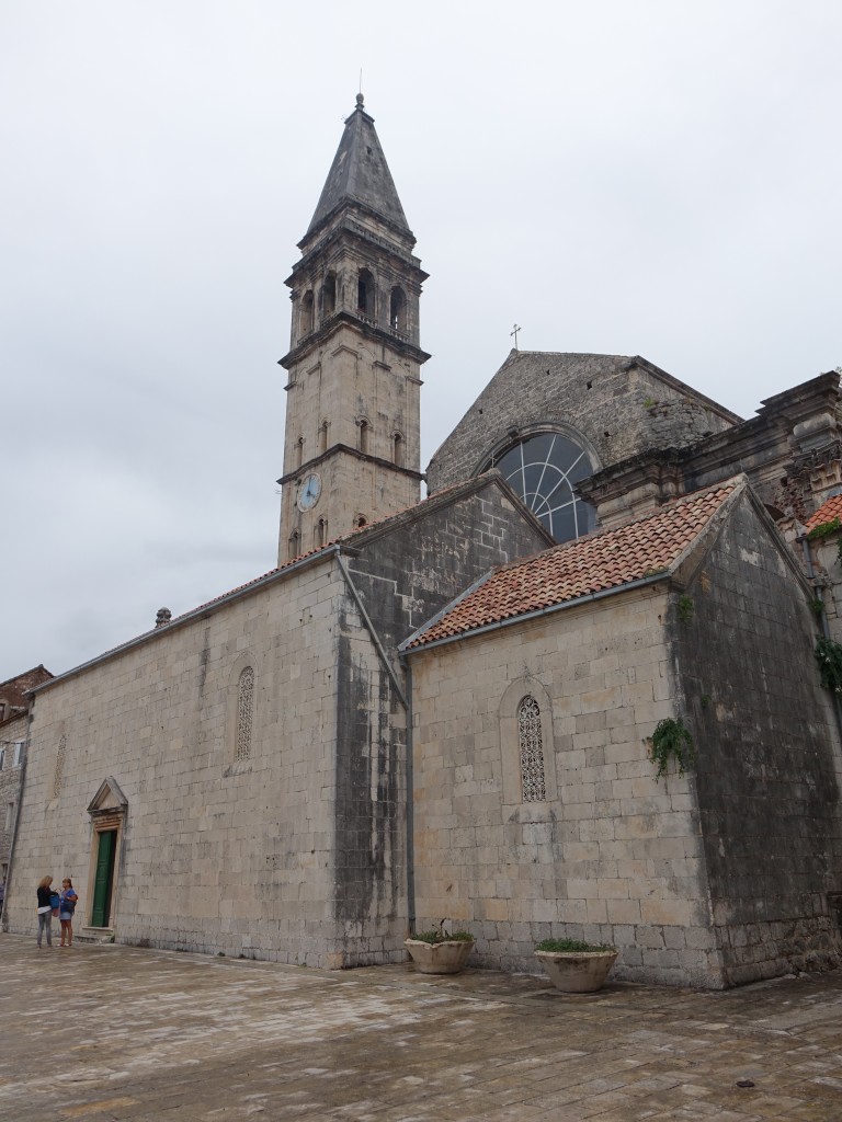 Perast, Kirche St. Nikola mit 55 Meter hohen Kirchturm (20.09.2015)