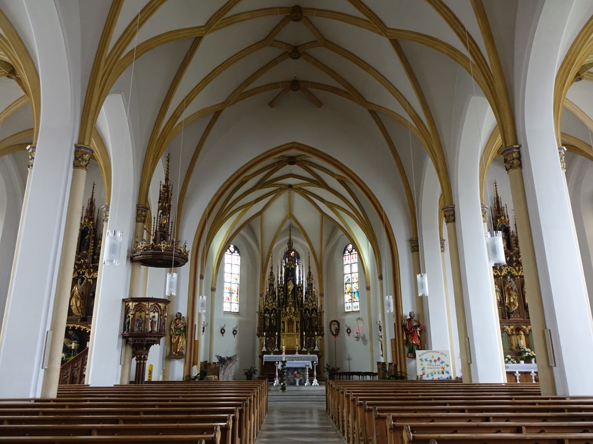 Perlesgreut, neugotisches Mittelschiff der St. Andreas Kirche (24.05.2015)