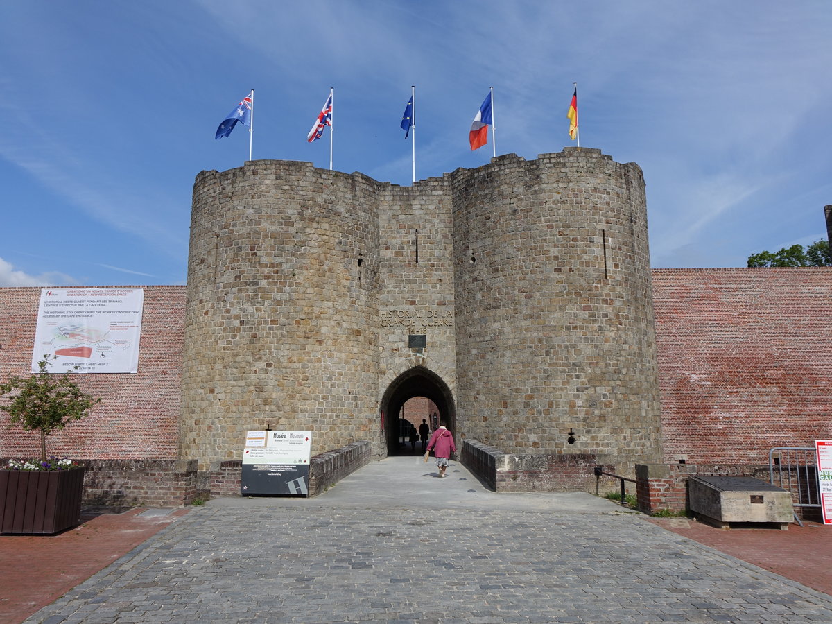 Peronne, Eingangstor zum L'Historial de la Grande Guerre (15.05.2016)