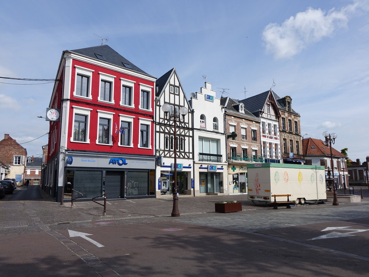 Peronne, Huser am Place du Commandant Louis Daudre (15.05.2016)