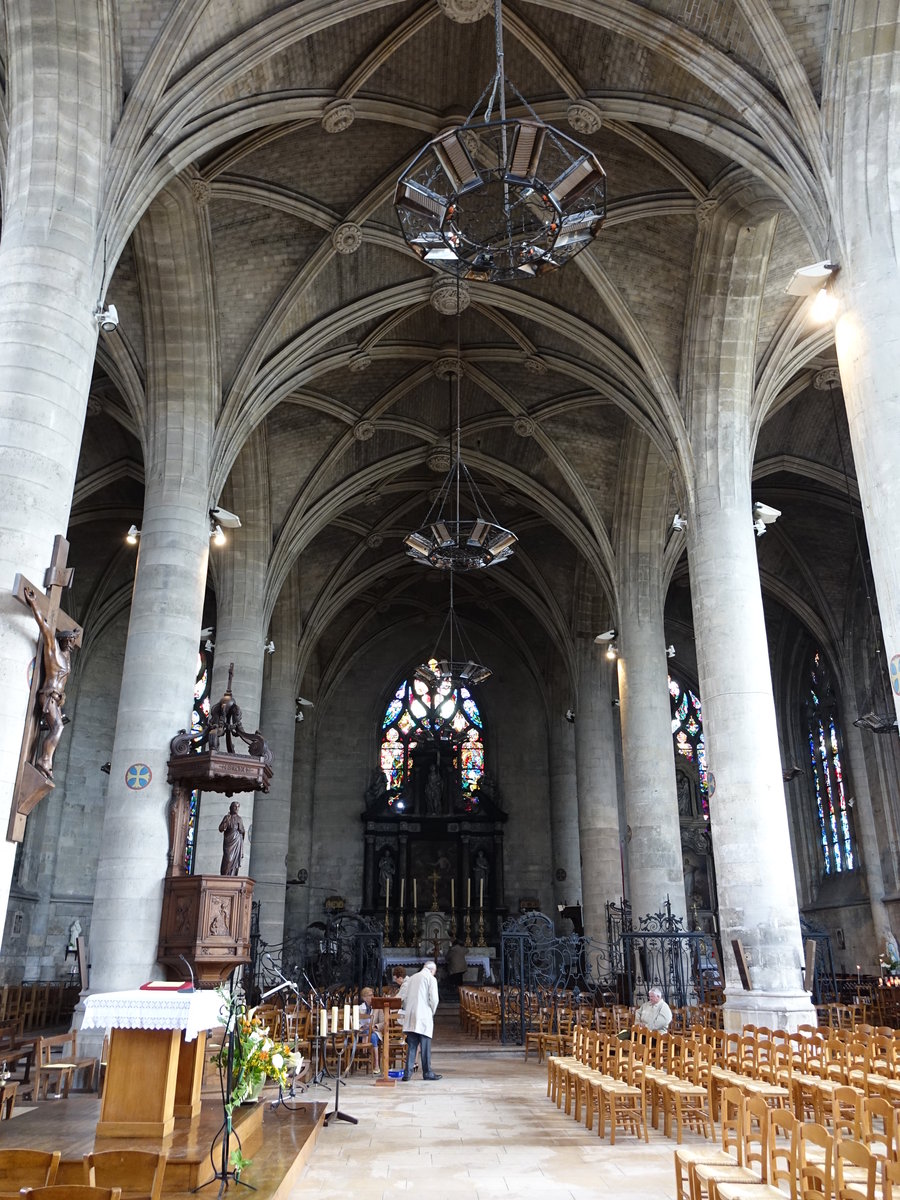 Peronne, Mittelschiff der St. Jean Baptiste Kirche (15.05.2016)