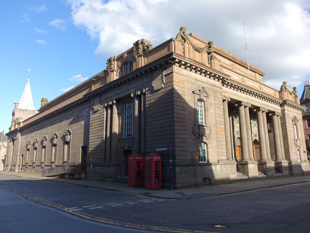 Perth, City Hall am St. Johns Place (08.07.2015)