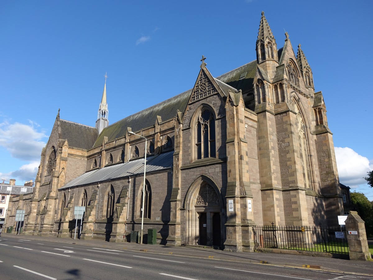 Perth, St. Ninian Kathedrale, erbaut 1850 durch William Butterfield (08.07.2015)