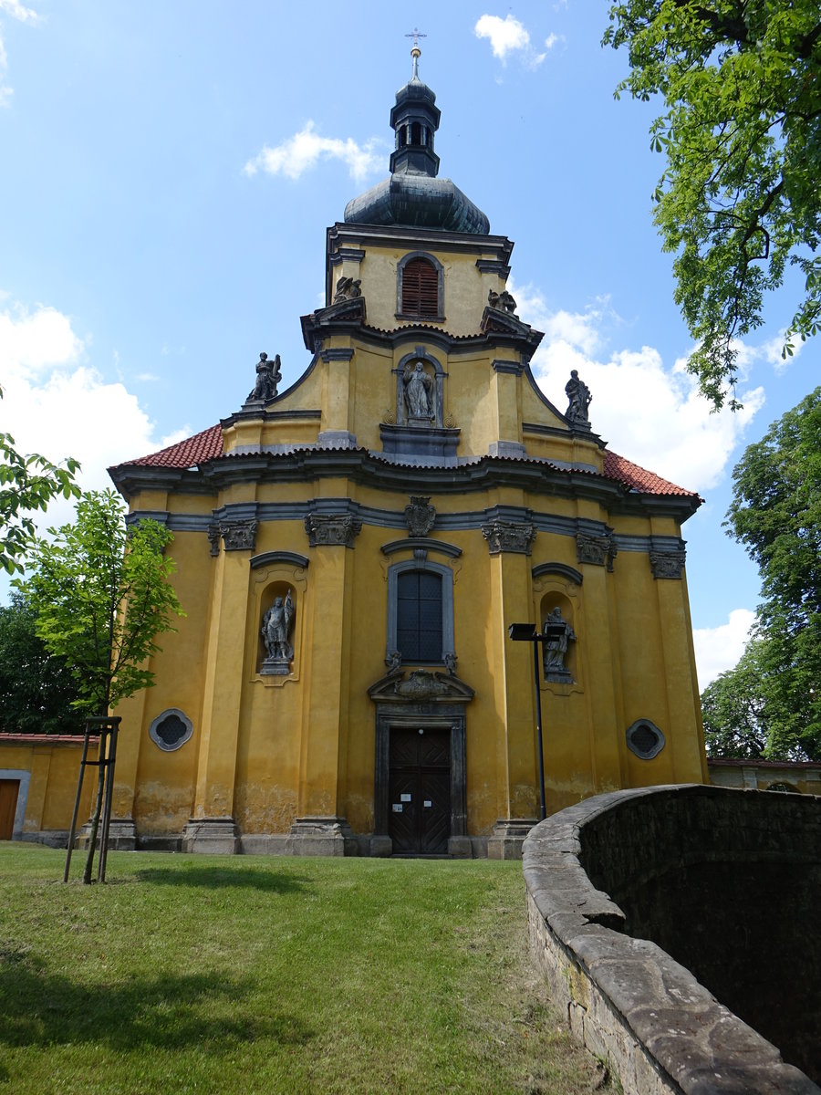 Peruc / Perutz, kath. Pfarrkirche St. Peter und Paul, erbaut von 1760 bis 1770 durch Pietro Paolo Columbani (27.06.2020)