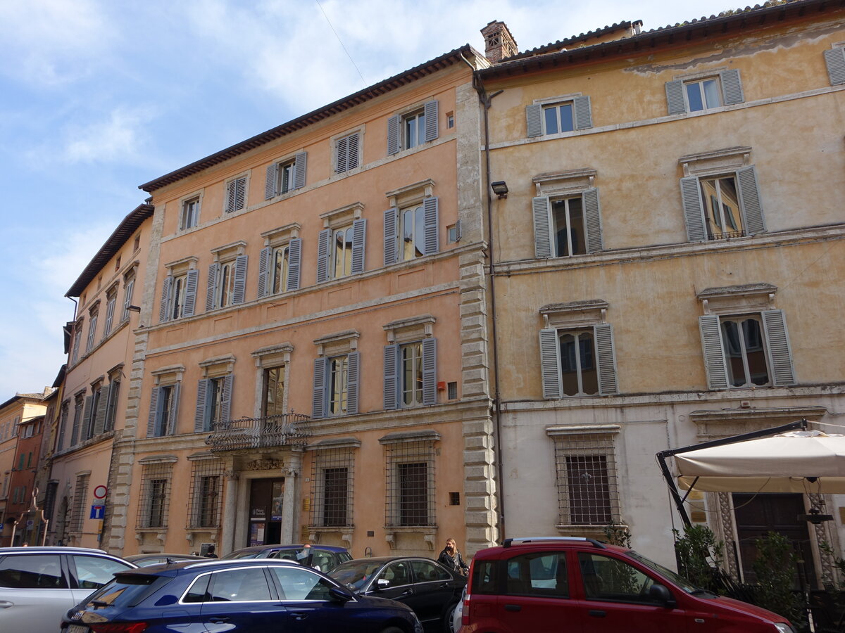 Perugia, Palazzo Sorbello an der Piazza Piccino, erbaut im 16. Jahrhundert (26.03.2022)