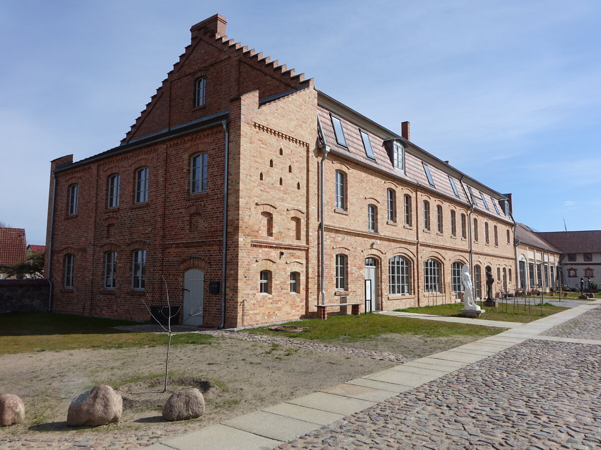 Petersdorf, Wirtschaftshof des Gutshof (05.04.2026)
