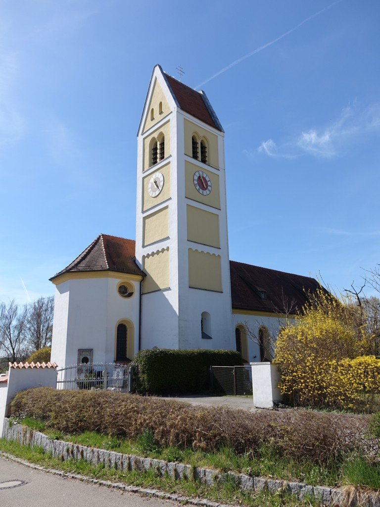 Petershausen, St. Laurentius Kirche, erbaut um 1745, 1890 nach Westen verlngert, 
Turmunterbau romanisch (15.04.2015)