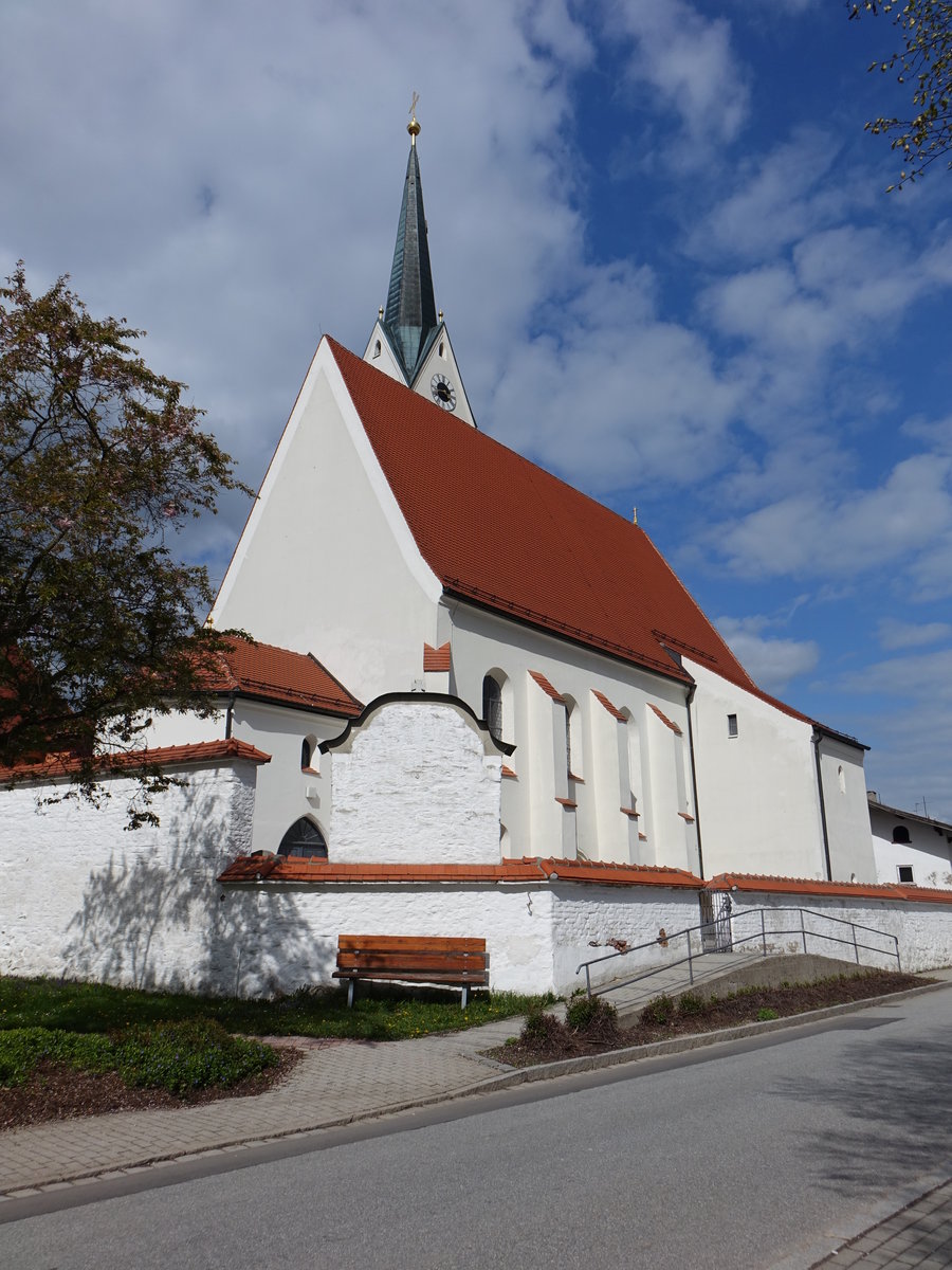 Peterskirchen, Pfarrkirche St. Peter und Paul, erbaut bis 1470 von den Edlen von Grub (23.04.2017)