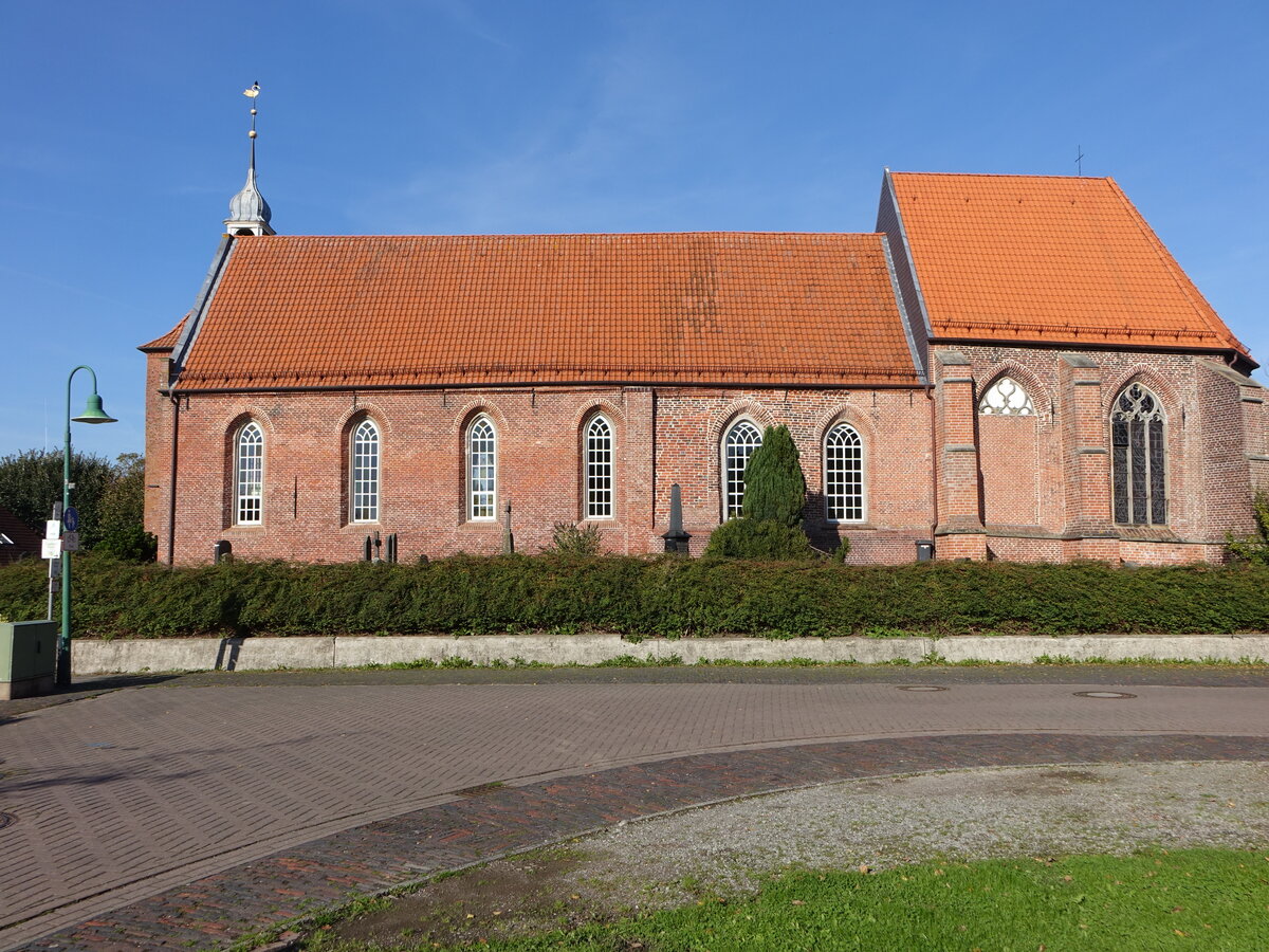 Petkum, evangelische St. Antonius Kirche, erbaut im 13. Jahrhundert (09.10.2021)
