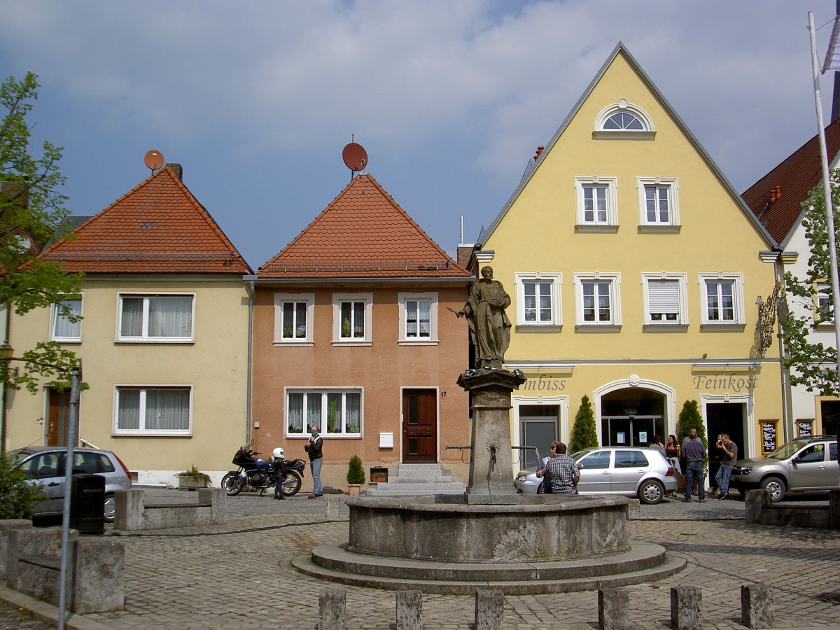 Petrusbrunnen am Marktplatz von Schlsselfeld (13.04.2014)