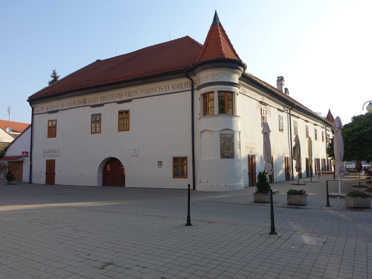 Pezinok, altes Rathaus am Radnicne Namesti, erbaut 1650 (29.08.2019)