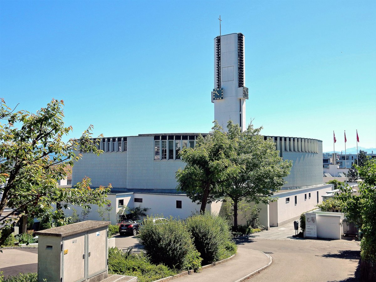 Pfffikon SZ, katholische Kirche St. Meinrad, Ansicht von Sdwesten - 23.06.2016