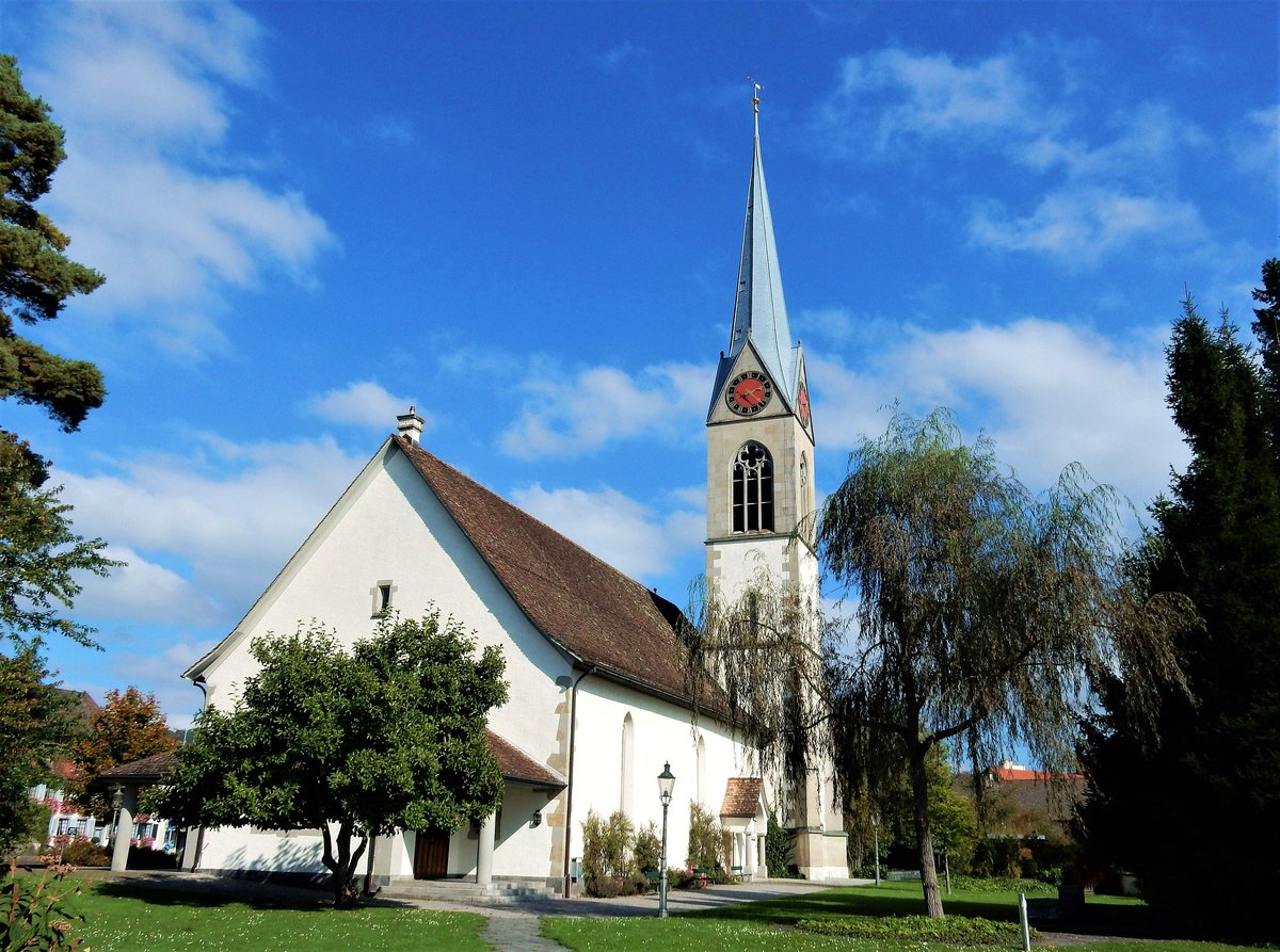 Pfäffikon ZH, reformierte Kirche. 1990-1991 ist die Kirche letztmals renoviert worden - 06.10.2014
