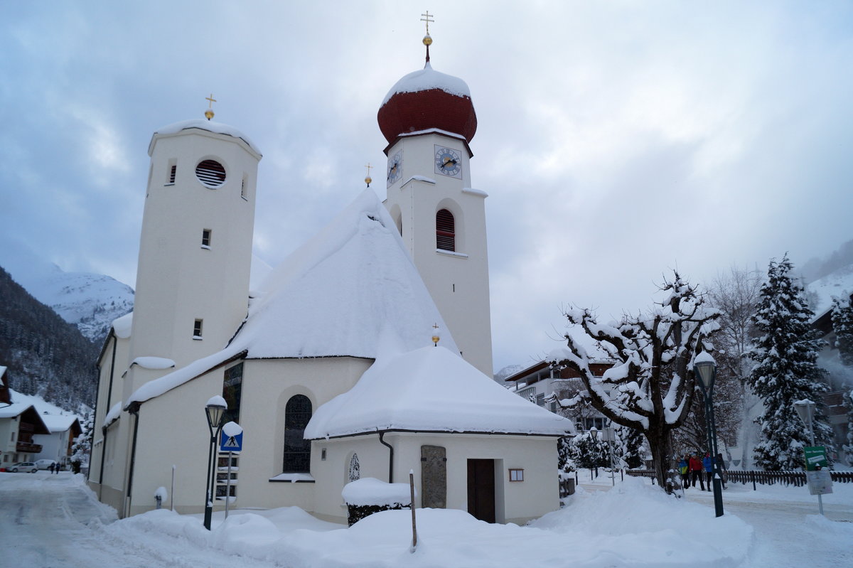 Pfarrkirche  Heiliger Antonius von Padua  in St. Anton am Arlberg, 16.12.2018.