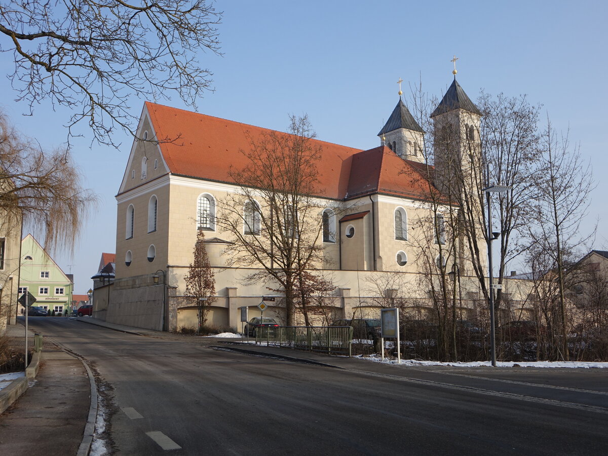 Pfrring, Pfarrkirche St. Leonhard, sptromanische Doppelturmanlage, erbaut von 1180 bis 1196, Langhaus nach Brand wiederaufgebaut von 1554 bis 1557, erweitert von 1711 bis 1712 (29.01.2017)