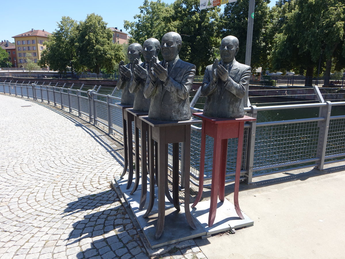 Pforzheim, Figurengruppe Die Claque von 1987 von Guido Messer am Waisenhausplatz (01.07.2018)