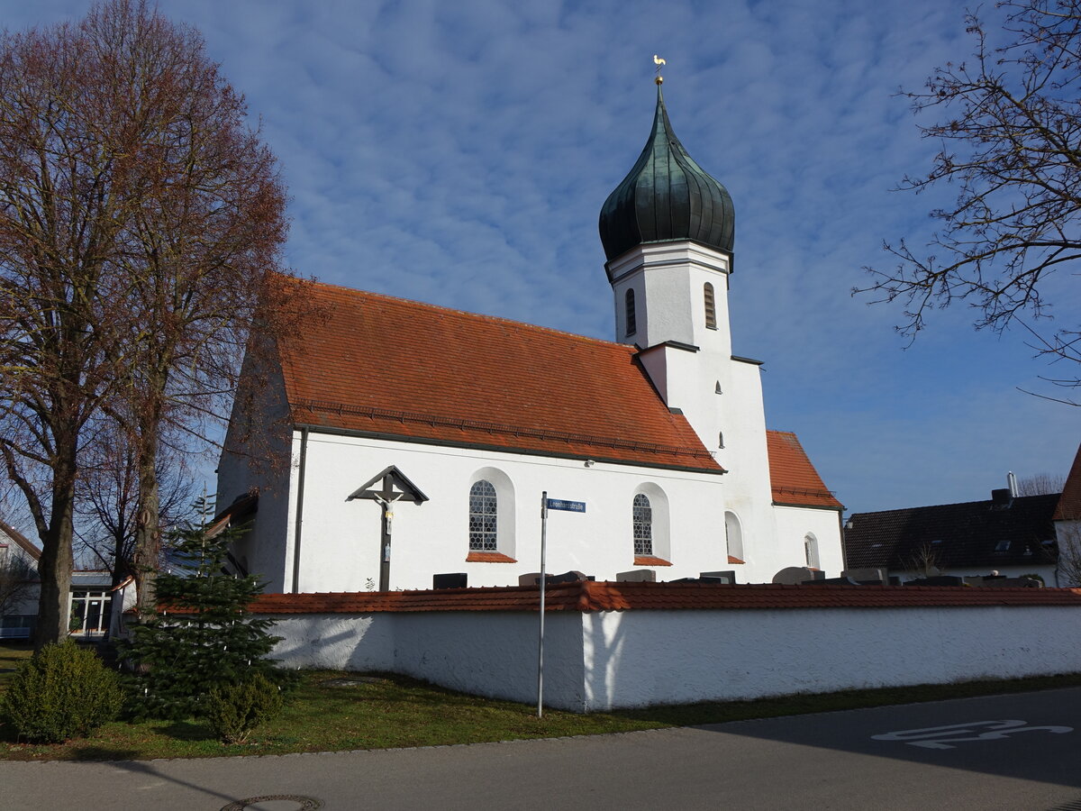 Pichl, Pfarrkirche St. Leonhard, im Kern gotisch, barock verndert im 17. Jahrhundert (25.12.2015)