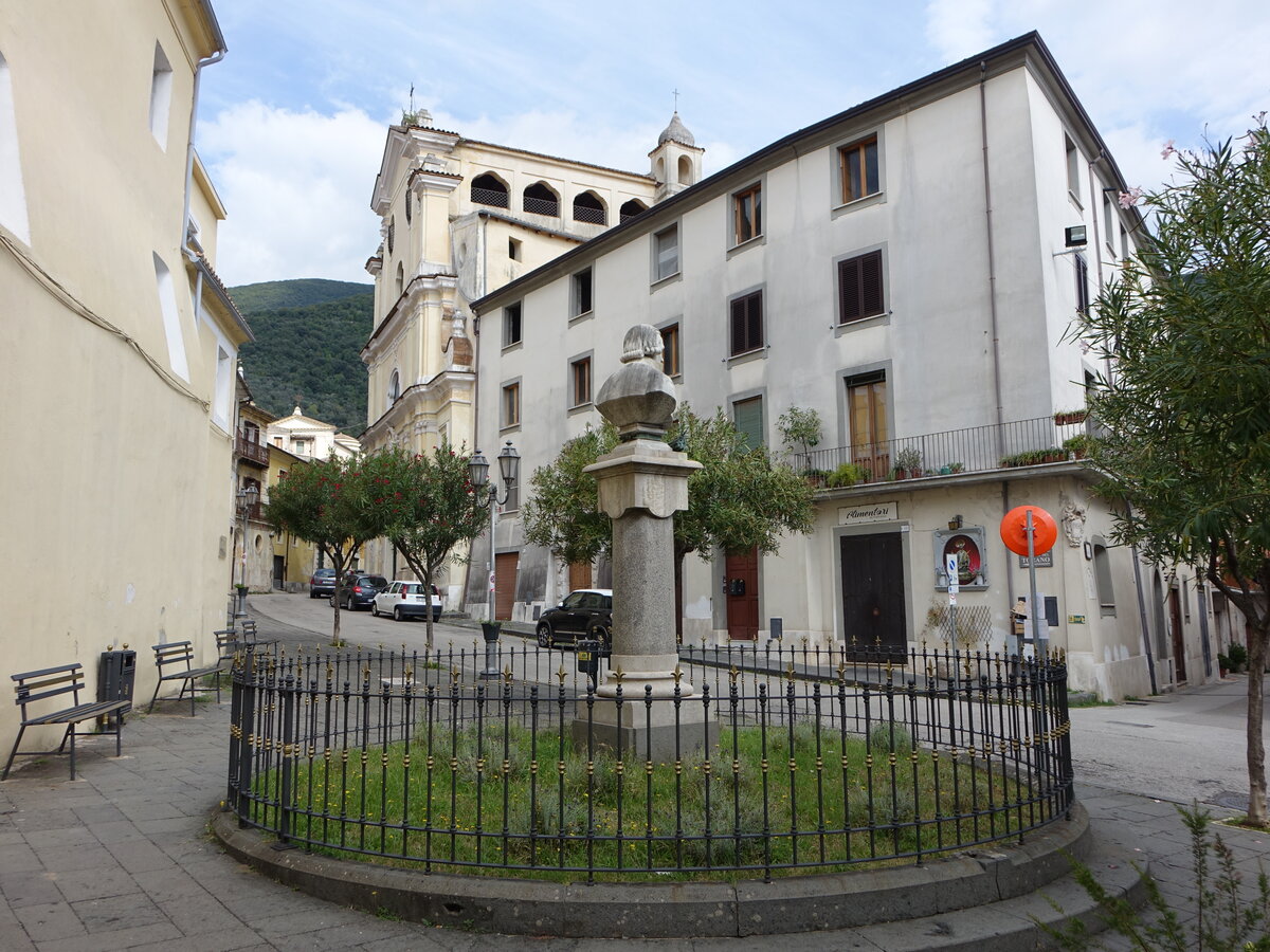 Piedimonte Matese, Denkmal und Kirche San Salvatore in der Via Ercole D`Agnese (24.09.2022)