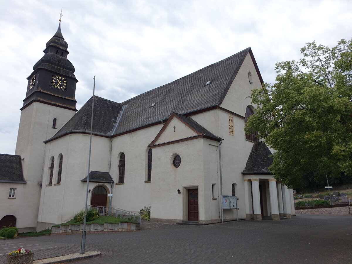 Piesbach, Pfarrkirche St. Johannes, erbaut von 1922 bis 1924 (15.07.2023)