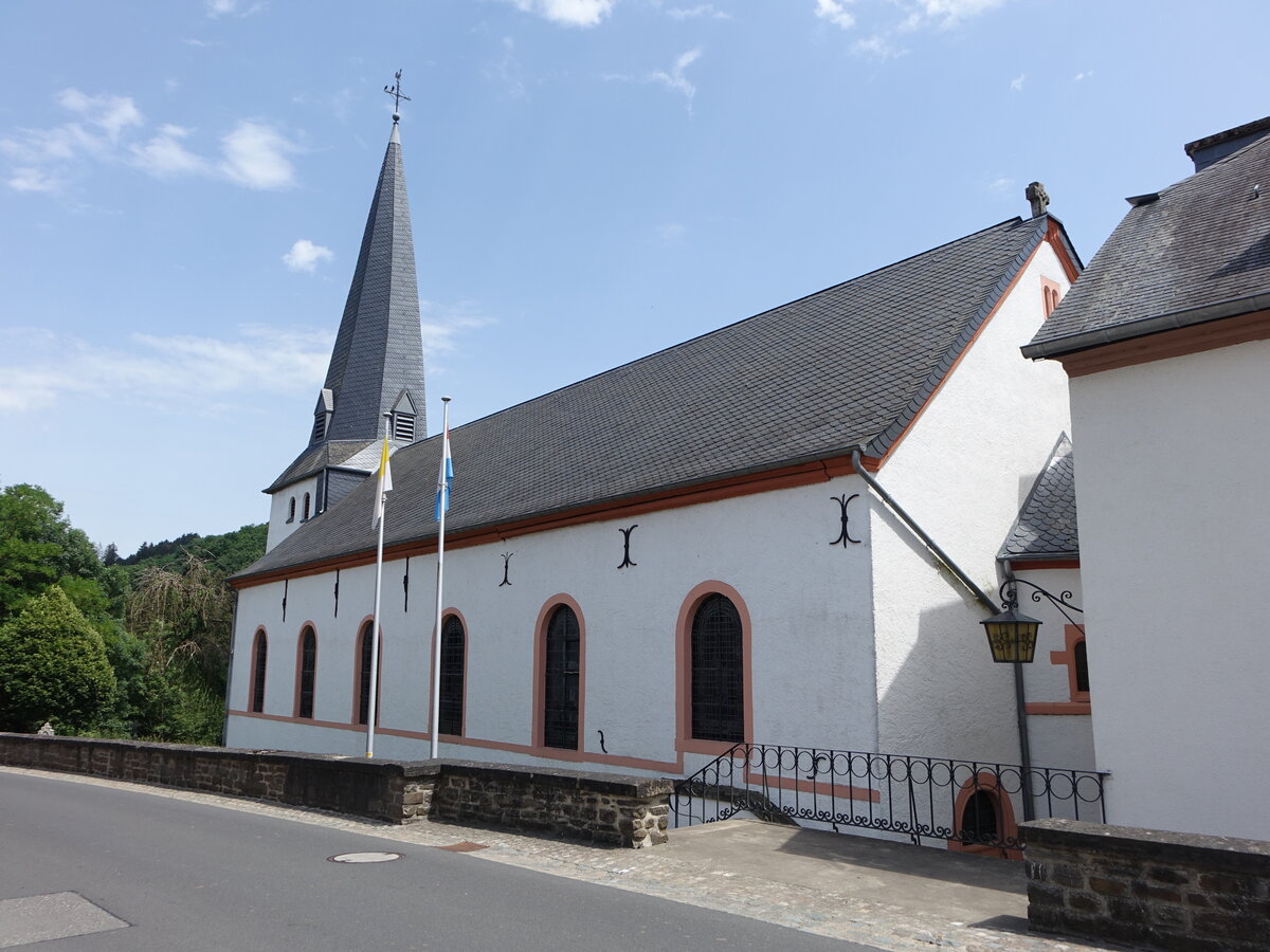 Pintsch, Pfarrkirche St. Maximin, sptromanischer Chorturm, Langhaus erbaut 1738 durch den Baumeister Andreas Schlotter (19.06.2022)