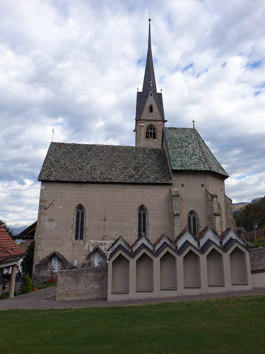 Pinzano, Pfarrkirche St. Stephan, Kirchturm romanisch, Langhaus um 1500 (27.10.2017)