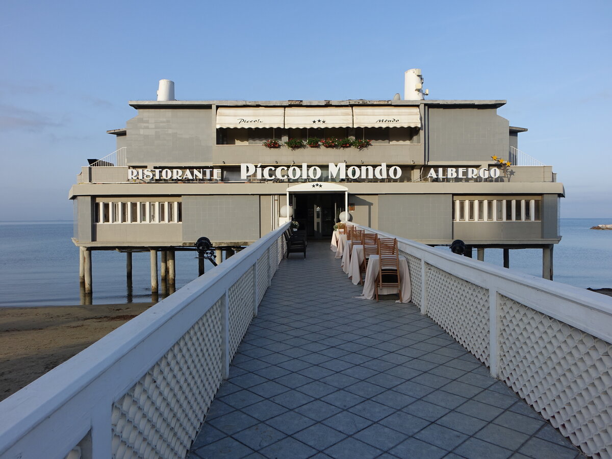 Piombino, Hotel Piccolo Mondo an der Piazza Nicola Guerrazzi (23.05.2022)