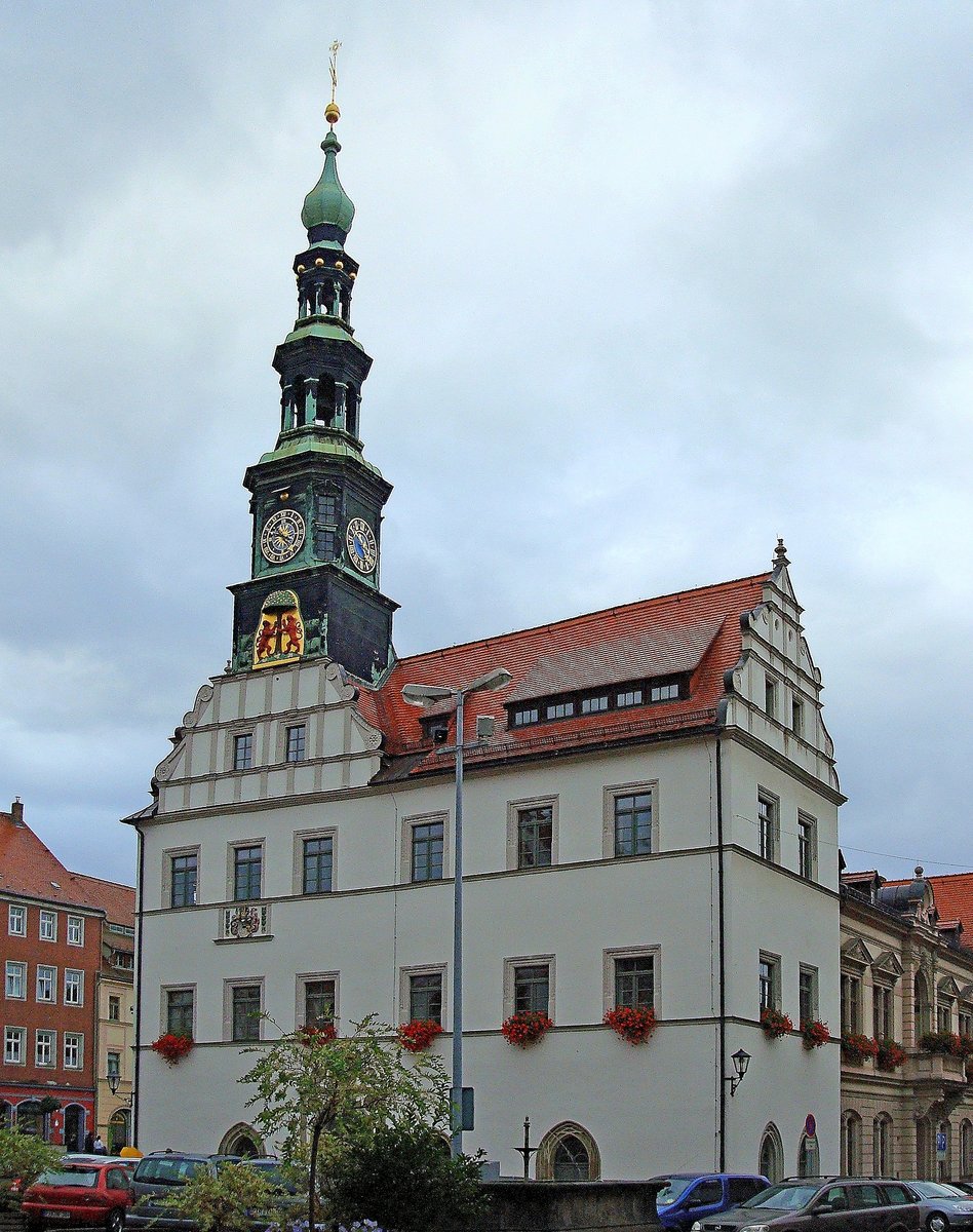 Pirna an der Elbe, das aus dem 16.Jahrhundert stammende Rathaus der knapp 40.000 Einwohner zhlenden Stadt am Eingang zur Schsischen Schweiz, Okt. 2009