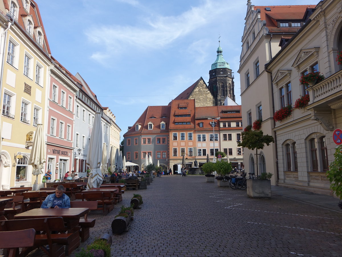 Pirna, Huser in der Barbiergasse, im Hintergrund der Turm der Stadtkirche St. Marien (02.10.2020)