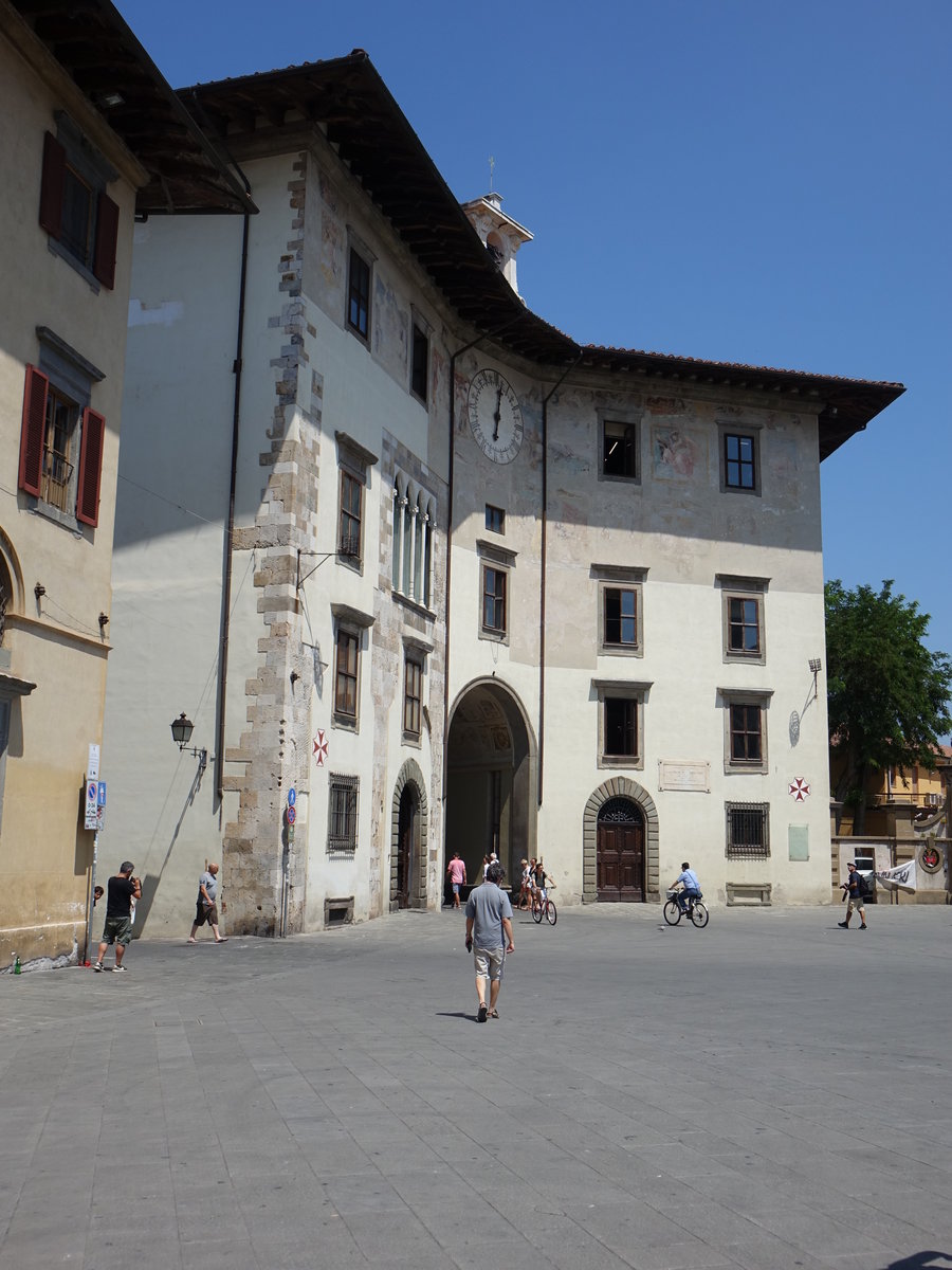 Pisa, Palazzo dell´Orologio an der Piazza dei Cavalieri, erbaut durch den Architekten Vasari (18.06.2019)