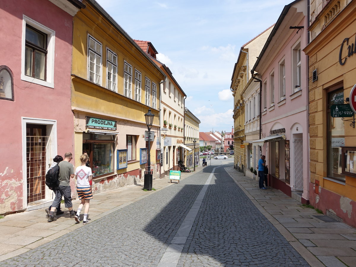 Pisek, historische Gebude in der Janacka Strae in der Altstadt (25.05.2019)