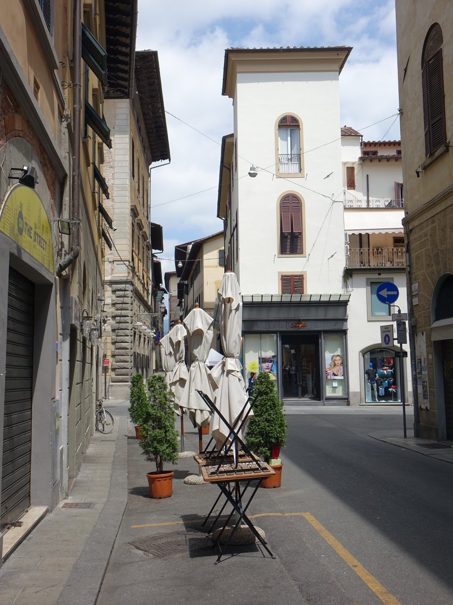 Pistoia, Huser in der Via degli Orafi in der Altstadt (16.06.2019)