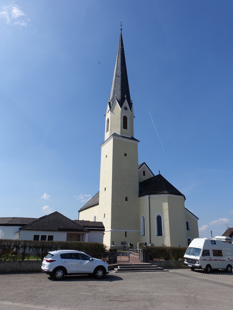 Pittenhart, Katholische Pfarrkirche St. Nikolaus, im Kern sptgotisch, 1846/47 durchgreifend umgebaut und vereinheitlicht (02.04.2017)