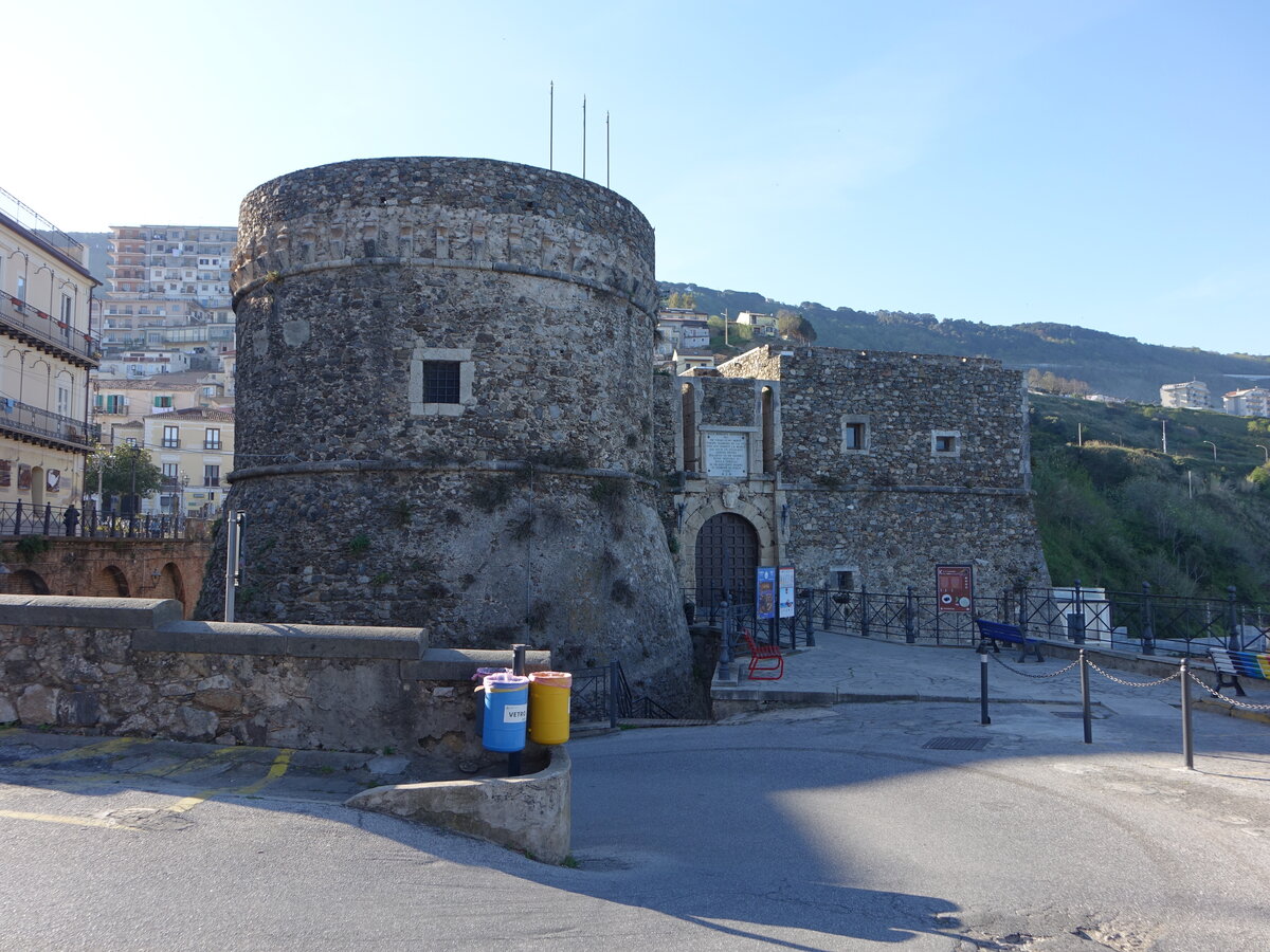 Pizzo, Castello Murat, erbaut im 13. Jahrhundert, erweitert von 1481 bis 1485 (09.04.2024)