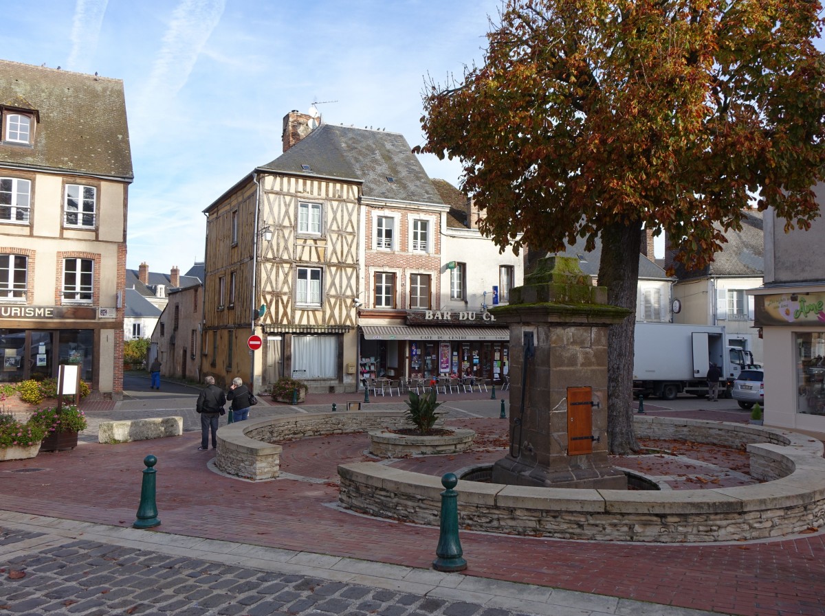 Place de la Republique in Saint-Fargeau (29.10.2015)
