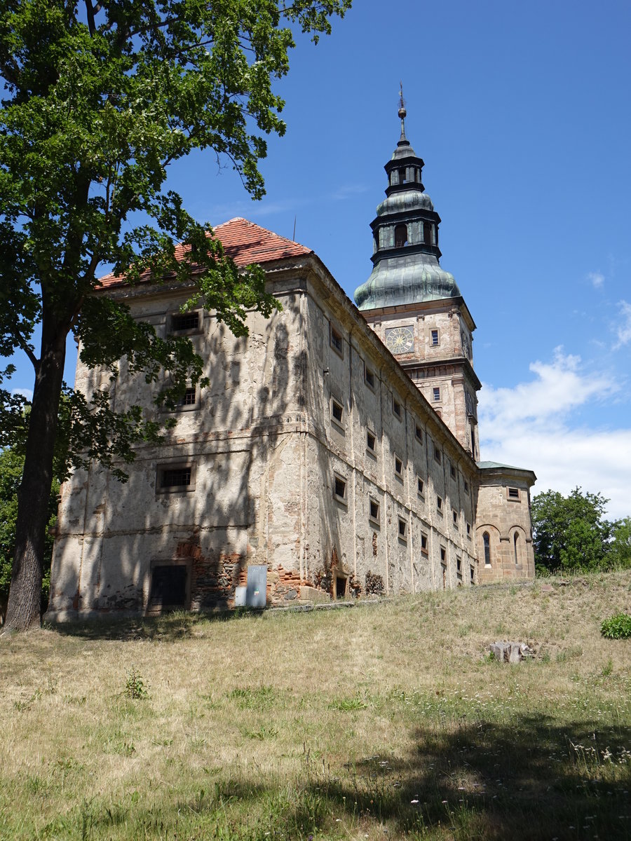 Plasy, Kornhaus mit Kapelle des ehem. Zisterzienserkloster Pla (06.07.2019)