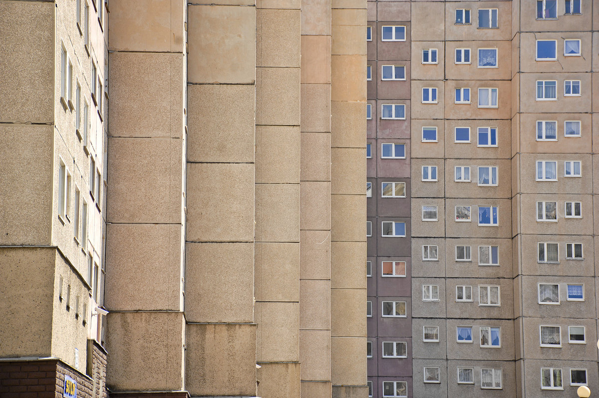 Plattenbau in Świnoujście (Swinemnde). Aufnahme: 7. Mai 2016.