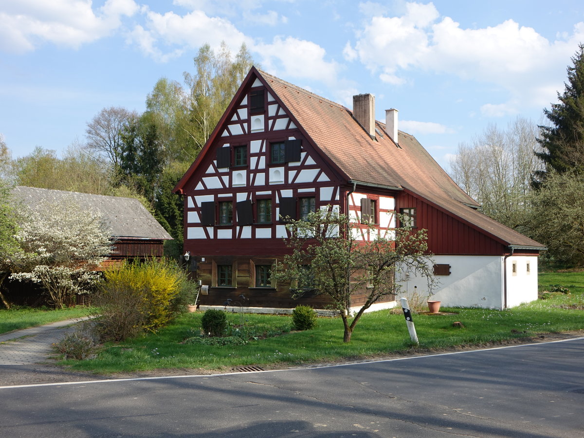 Platzermhle, Egerer Forsthaus, Zweigeschossiger Satteldachbau mit Blockbau-Erdgeschoss, vorkragendem Fachwerkobergeschoss, erbaut 1902 (22.04.2018)