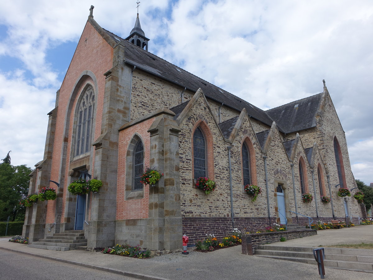 Plelan-le-Grand, Kirche Saint-Pierre, erbaut 1850, Kirchturm von 1620 (10.07.2017)