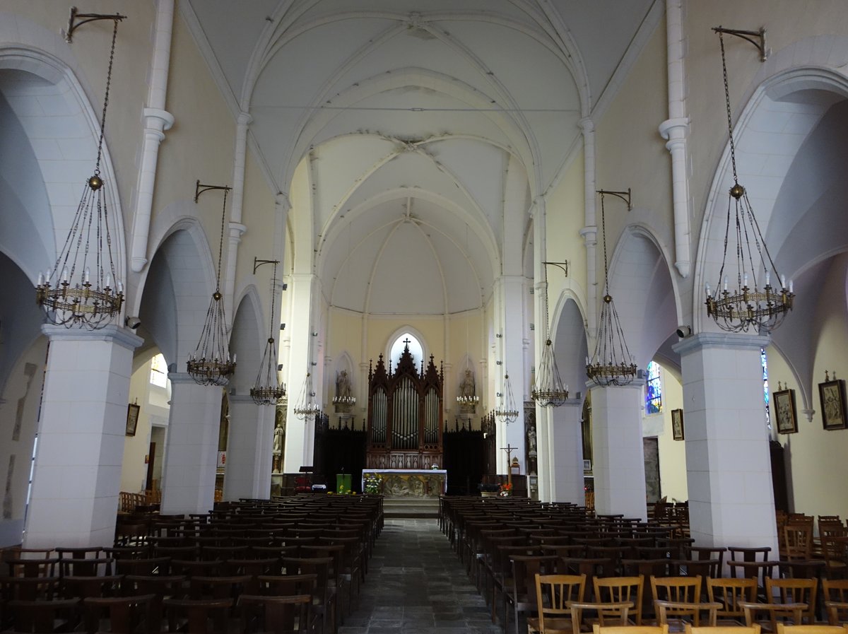 Plelan-le-Grand, neugotischer Innenraum der Pfarrkirche Saint-Pierre (10.07.2017)