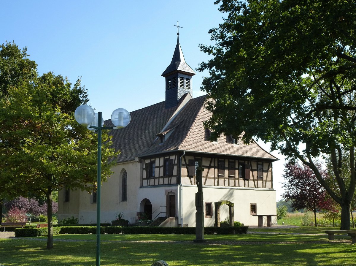 Plobsheim, Blick von Nord-West auf die Kapelle  Unsere Liebe Frau zur Eiche  mit dem Haupteingang, Sept.2017