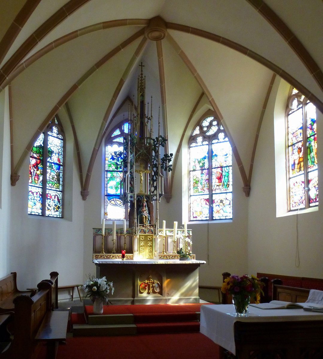 Plobsheim, Kapelle  Unsere Liebe Frau zur Eiche , der neugotische Altar von 1905, Sept.2017