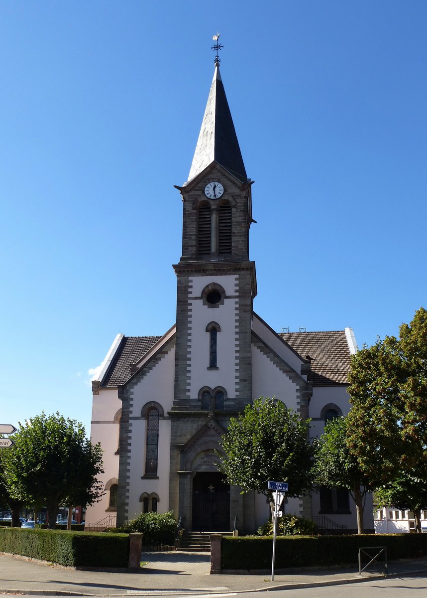 Plobsheim, die protestantische Kirche, Ostseite mit Turm und Eingangsportal, erbaut 1898, Okt.2016