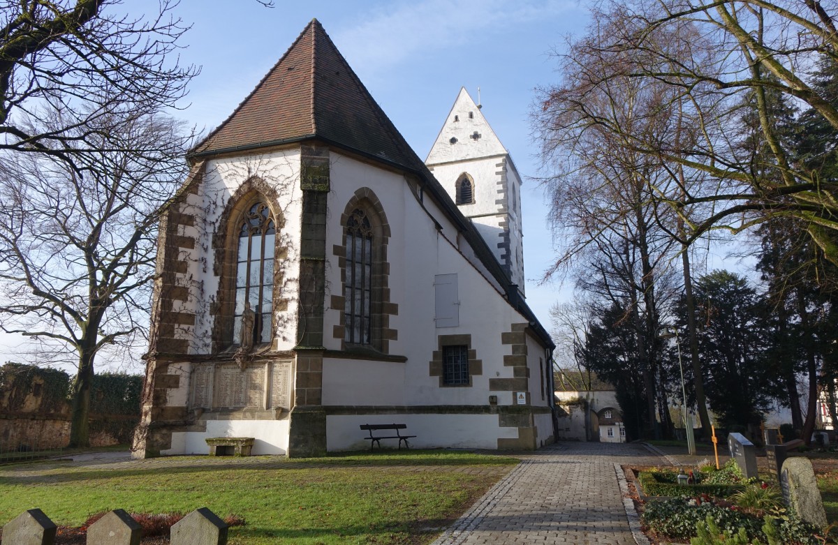 Plochingen, Stadtkirche St. Blasius, Chor erbaut 1481, Turm 1488, einschiffiger Saalbau mit 32 Meter hohem Westturm (18.01.2015)