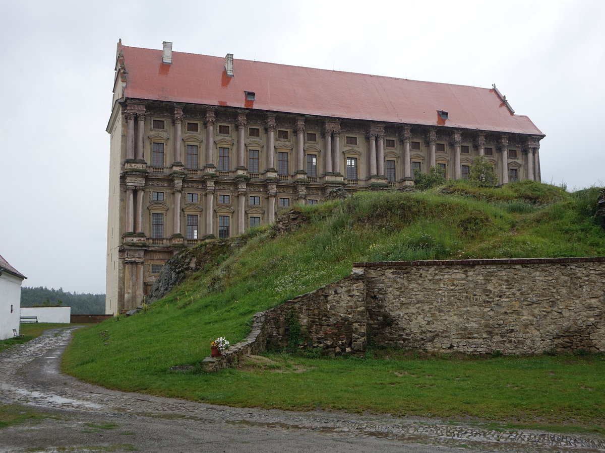 Plumlov / Plumenau, Schloss, unvollendet gebliebene Residenz des Adelsgeschlechts Liechtenstein, erbaut im 17. Jahrhundert (03.08.2020)